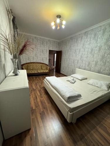 Atyrau Apartment | Трехкомнатная просторная квартира 137 кв центре возле ТЦ Infinity Mall