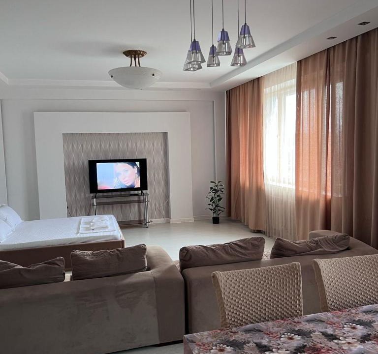 Nur-Sultan Apartment | 348 Лучшая локация столицы с шикарным видом на БАЙТЕРЕК - кондиционер- 100 кВм -2 большие кровати - 2 санузла - до 4 гостей
