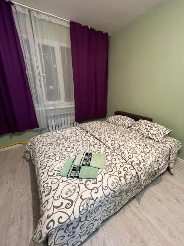 Almaty Apartment | Green Room