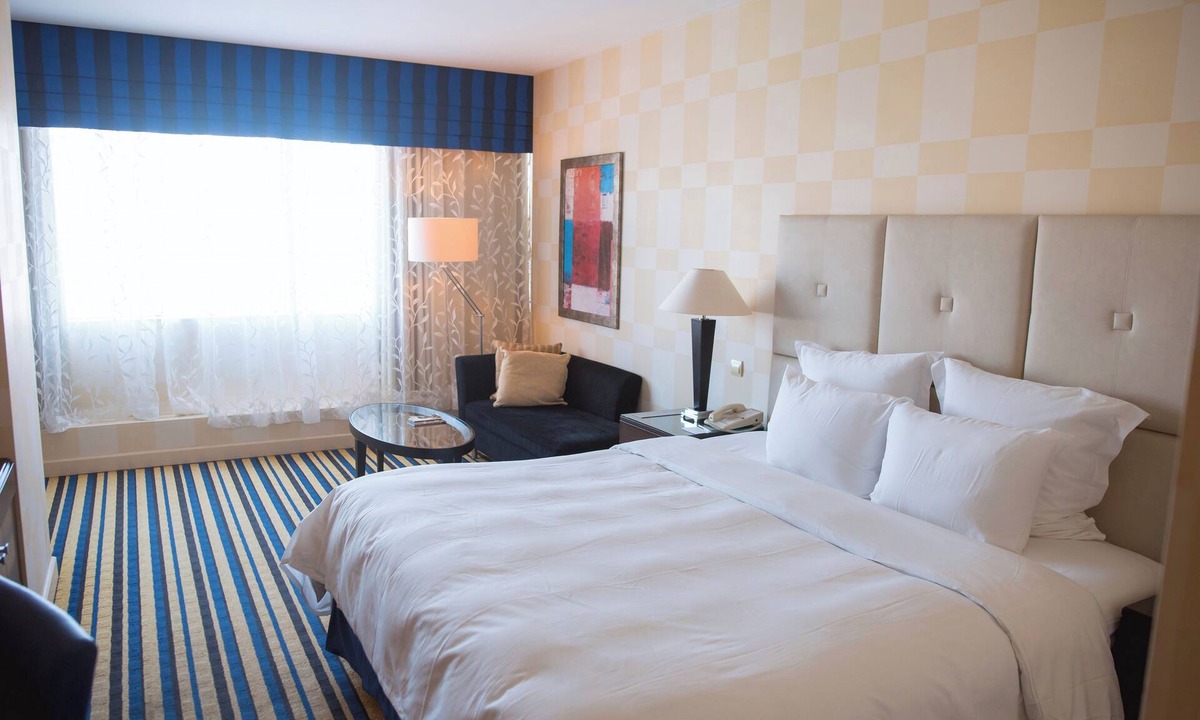 Atyrau Hotel | Renaissance by Crystall