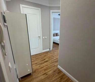 Almaty District Apartment | ЖК Молодежный рядом Нурлы-Жол и станция ЛРТ, ЖД Вокзал