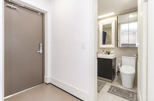 Almaty District Apartment | Современная рядом с пирамидой