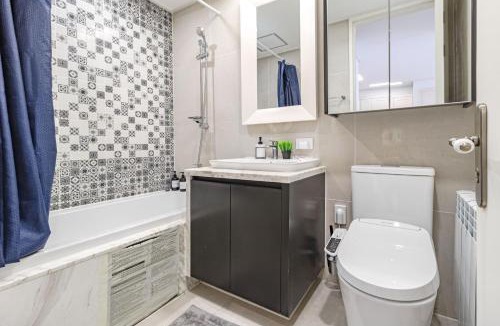Almaty District Apartment | Современная рядом с пирамидой