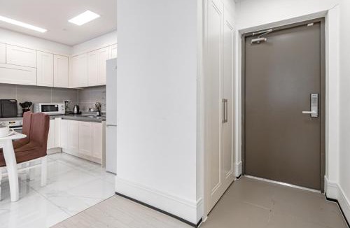 Almaty District Apartment | Современная рядом с пирамидой
