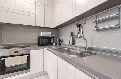 Almaty District Apartment | Современная рядом c Президентским парком и Пирамидой