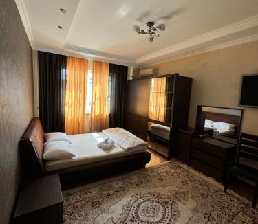 Atyrau Apartment | Трехкомнатная просторная квартира 137 кв центре возле ТЦ Infinity Mall