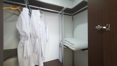 Almaty District Apartment | 14 эт 2 кондиционера ВОЛШЕБНЫЙ ВИД на Мечеть Хазрет Султан, 2 раздельные кровати, диван, 2 санузла