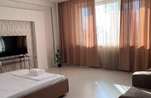 Nur-Sultan Apartment | 348 Лучшая локация столицы с шикарным видом на БАЙТЕРЕК - кондиционер- 100 кВм -2 большие кровати - 2 санузла - до 4 гостей