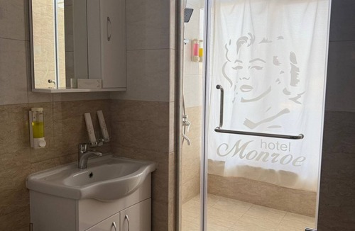 Kaztsik Hotel | Monroe Hotel