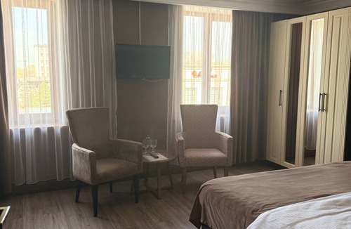 Kaztsik Hotel | Monroe Hotel
