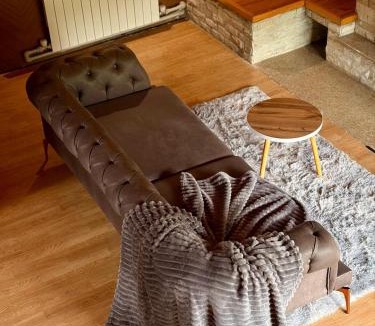 Bostandyk District House | Remizovka Mount