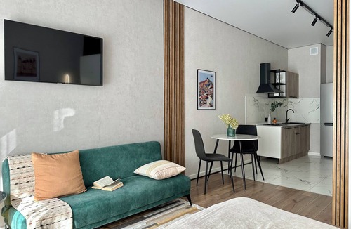 Almaty Apartment | "Secret Garden" enjoyable 1-bedroom apartment near Arbat