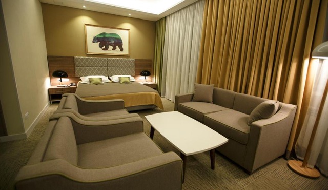 GREEN Which Hotel