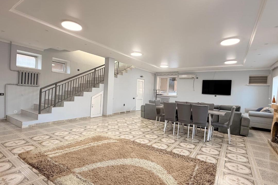 Medeu District Apartment | Villa Mountain