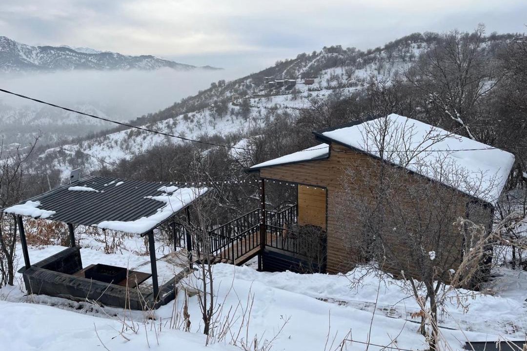 Tuzdybastau House | Kainar Glamp Домик в горах с террасой и прекрасным видом на горы