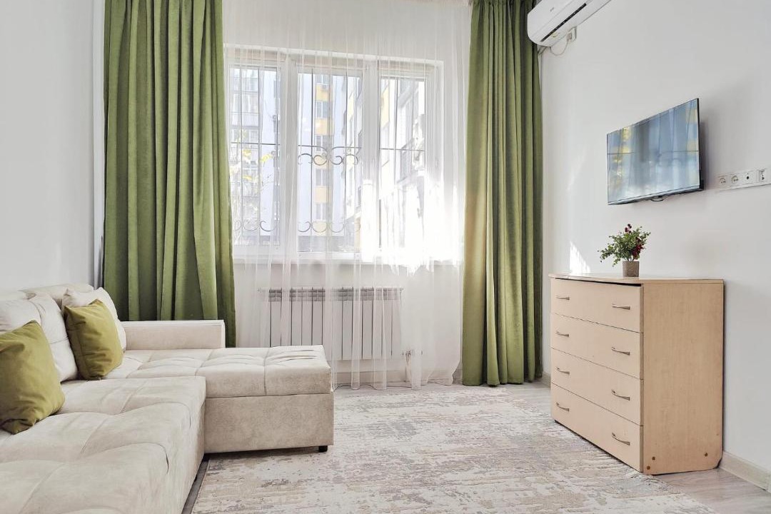 Medeu District Apartment | Oskar 1 Central park