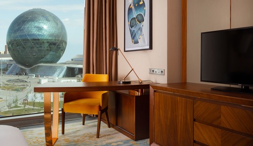 Deluxe Room, 1 King Bed (Expo View)