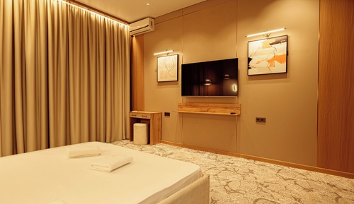 Luxury Suite, City View