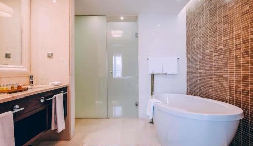 Junior Premier Suite with Lake View