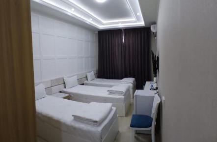 Basic Triple Room with Shared Bathroom