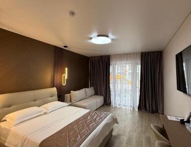 Deluxe Double Room (2 Adults + 1 Child)
