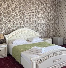 Deluxe Room (2 Adults + 1 Child)