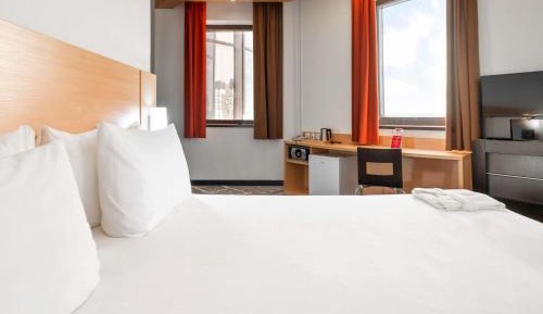 Premium Twin Room with City View