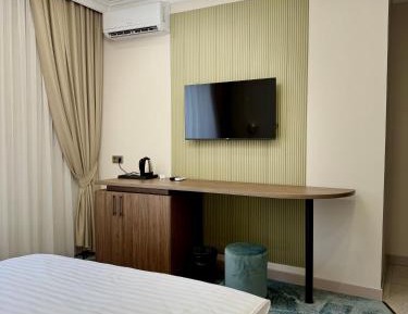Suite with Mountain View