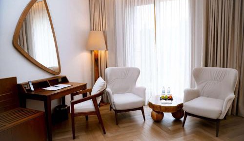 Superior King Room with Forest View