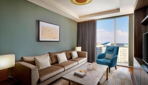 Premium King Suite with lounge access, Courtyard view