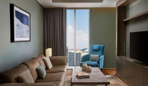 Executive King Suite with lounge access, Courtyard view