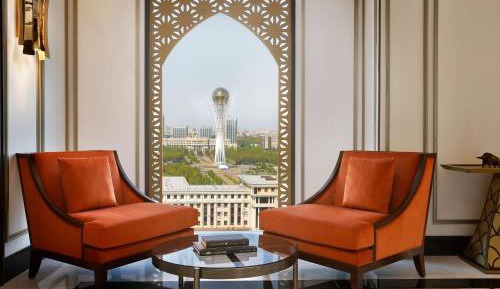 Presidential King Suite with lounge access, City view