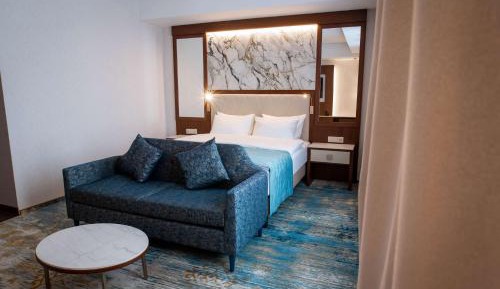 Apartment with King Bed and Kitchenette - Non-Smoking