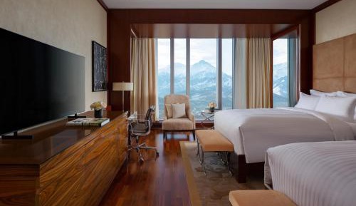 Club level, Guest room, 2 Double, Mountain view