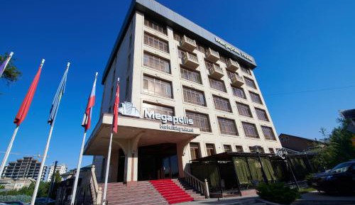 Deluxe Double or Twin Room with City View