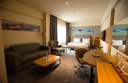 Aktau Hotel | Holiday Inn Aktau - Seaside by IHG