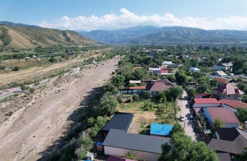 Besqaynar House | Mountain View
