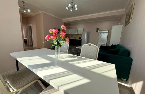 Aktau Apartment | 3-х комнатная квартира на берегу моря