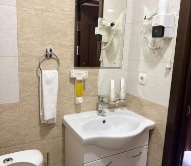 Kaztsik Hotel | Monroe Hotel