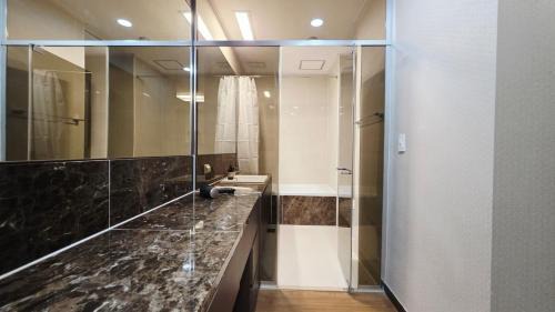 Almaty District Apartment | 19 эт ИЗУМИТЕЛЬНЫЙ ВИД на Мечеть Хазрет Султан, 2 раздельные кровати,раскладной диван, 2 санузла