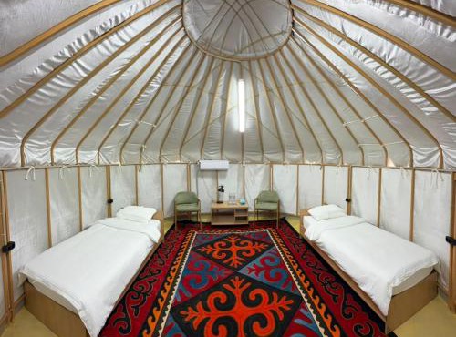 Qazaq Camp Shetpe - Yurts & Rooms