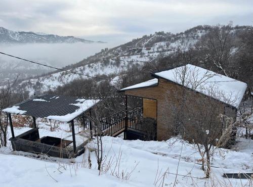 Kainar Glamp Домик в горах с террасой и прекрасным видом на горы